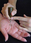 How to do henna